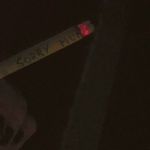 شلون عينك غمضت واني بعيد ..