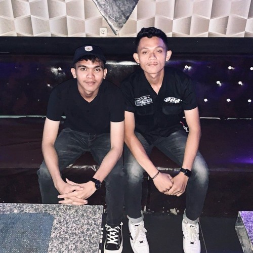MASIK DI LUAR JANGKAUAN ( TOMYHDYT X REVAL )