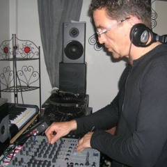 Traumer - District (128 kbps)