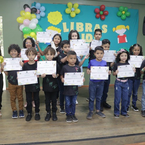 Campus celebra certificação de vinte crianças no 1º curso de libras infantil do Ifap