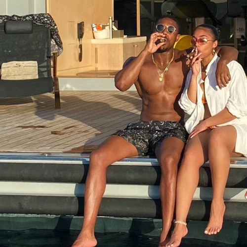 MC Maneirinho e l7nnon- Debochando da mídia