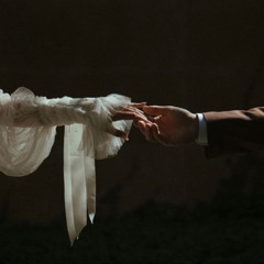 أسلمته في يده