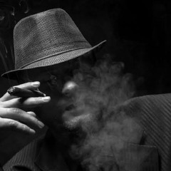 Weed غرقان في بحر