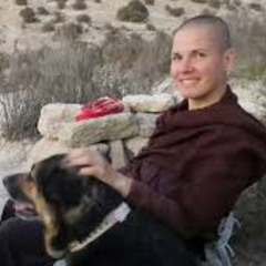 Kūno dalių meditacija. Meditaciją veda Theravados budizmo vienuolė Piya Dassī.