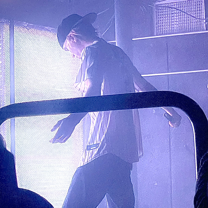 2HOLLIS – “PLAY IT NICE” (UNRELEASED) *Live from NYC*