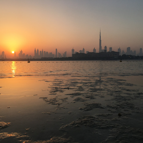 الأرض بدونك كذبة كبيرة
