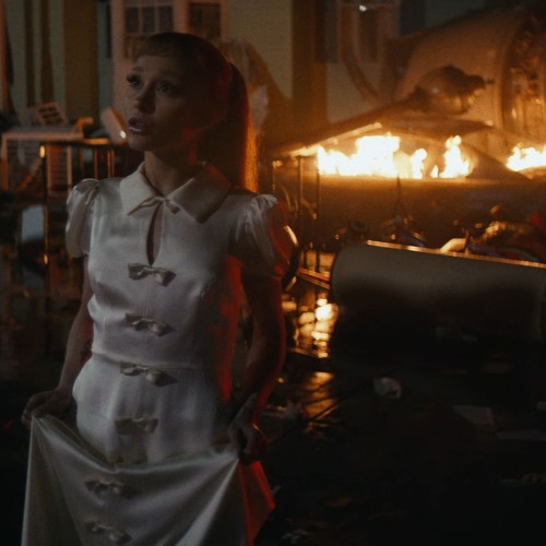 Ariana Grande, The Veronicas - PAST LIFE x UNTOUCHED (Adamusic Mashup)