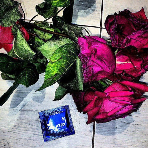 Qizning ginekologda dam olayotgani videosi