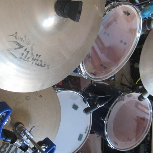 Stream Drum Set Mic Mix Test Recording by Running in Reykjavik Listen