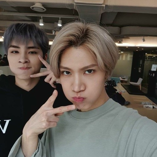 lirik love talk wayv english