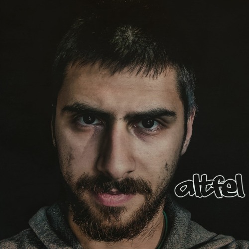 04. Pe - Aici (cu Smog & Socez) (prod.Nuttkase)