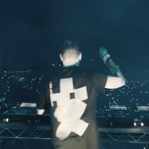 The Wait is Over! Navnine's New Music, Play by Martin Garrix is Here!