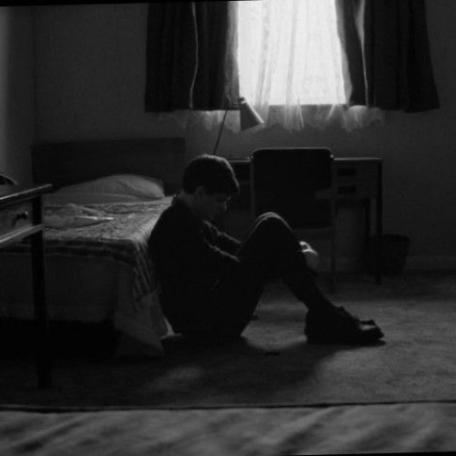 وشلون تغفى وانت مو بحضاني ؟!¡