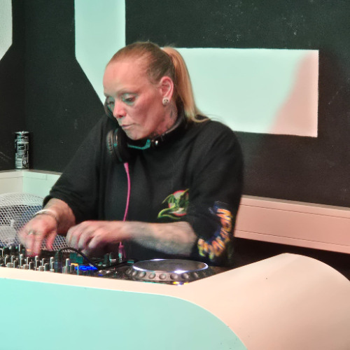 lady error @ hardcore radio