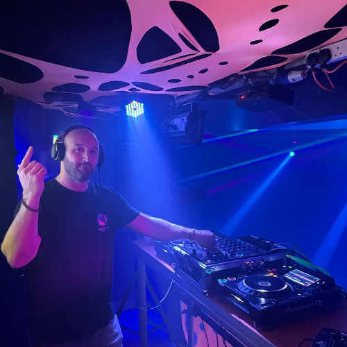 AVM | 241 - Around The Lake Radio With Luke Evans