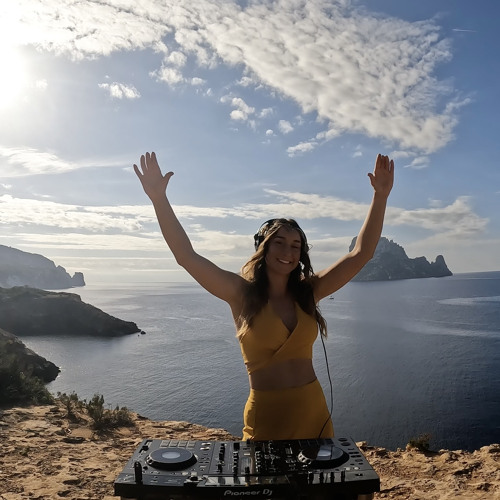 Best Deep House Mix 2024 | Chill Melodic Vibes | Daniella Bjarnhof at Ibiza | Healing Frequencies