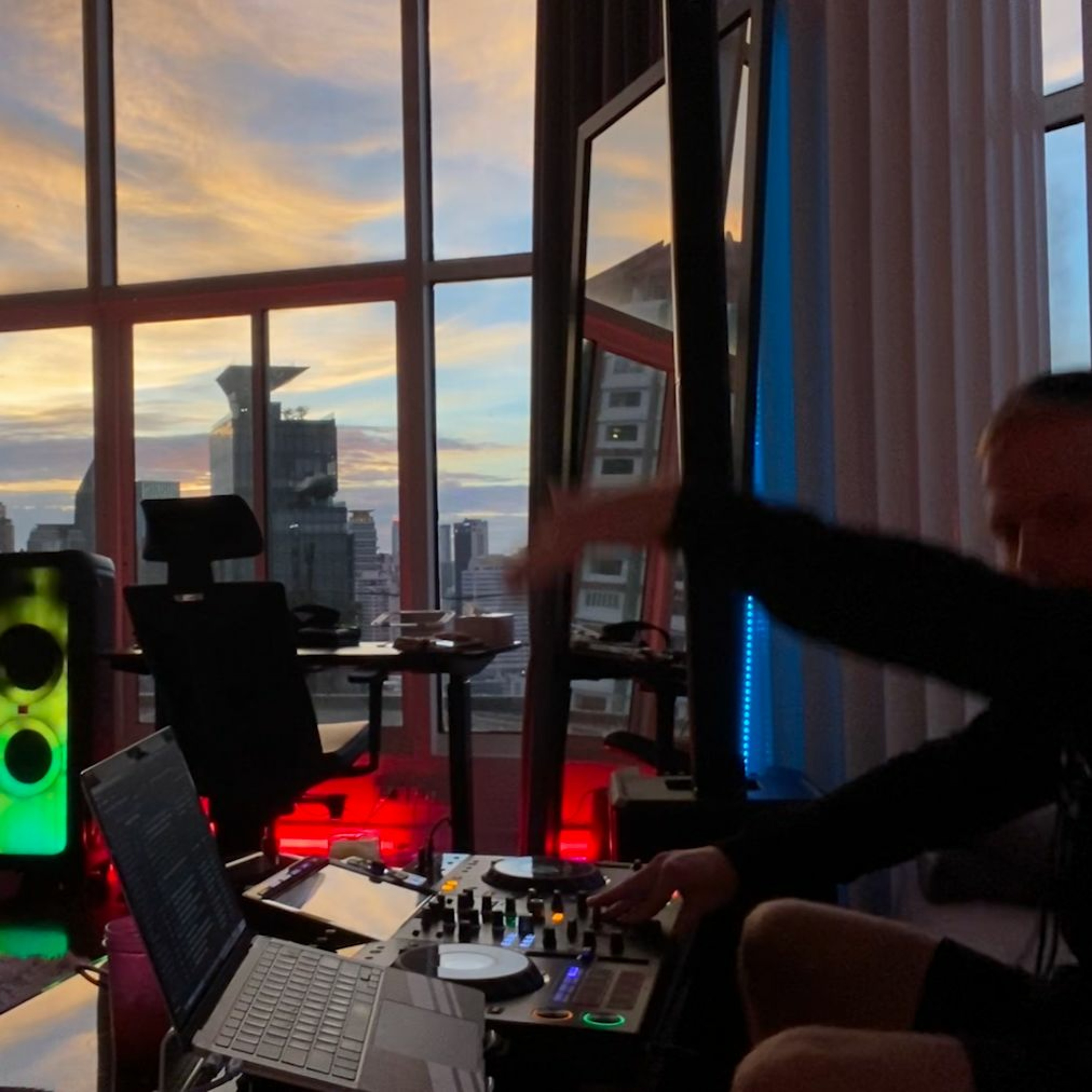 Livin That Life – Digital Nomad Podcast