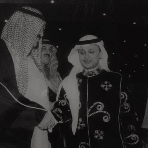 تاقف على طرف الهَدب ماتلمحك عيني !  Mix
