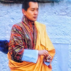 མི་དབང་འབྲུག་རྒྱལ་བཞི་པའི་ཞབས་བརྟན། རྒྱལ་གཞུང་ཟློས་གར་གྱིས་ཕུལ།