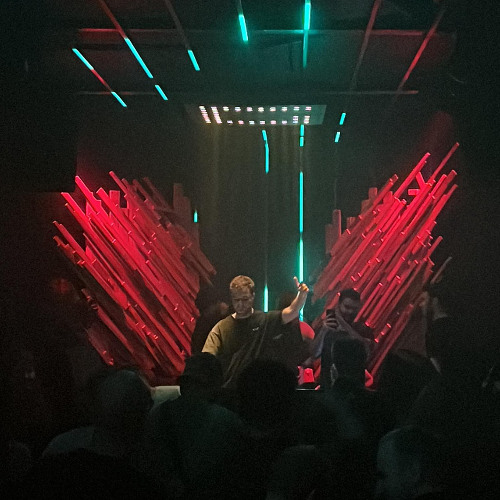 artworks H7C0UbZF3Own28cP B6qomw