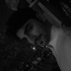 يقول آمر و انا بيدك رهينه