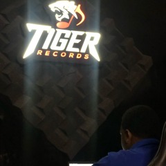 PEITO PEQUENO - MC AGUIAR, MC MAGRINHO E DJ VÊ JOTA