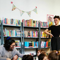 Η Λουίζα στη Βιβλιοθήκη