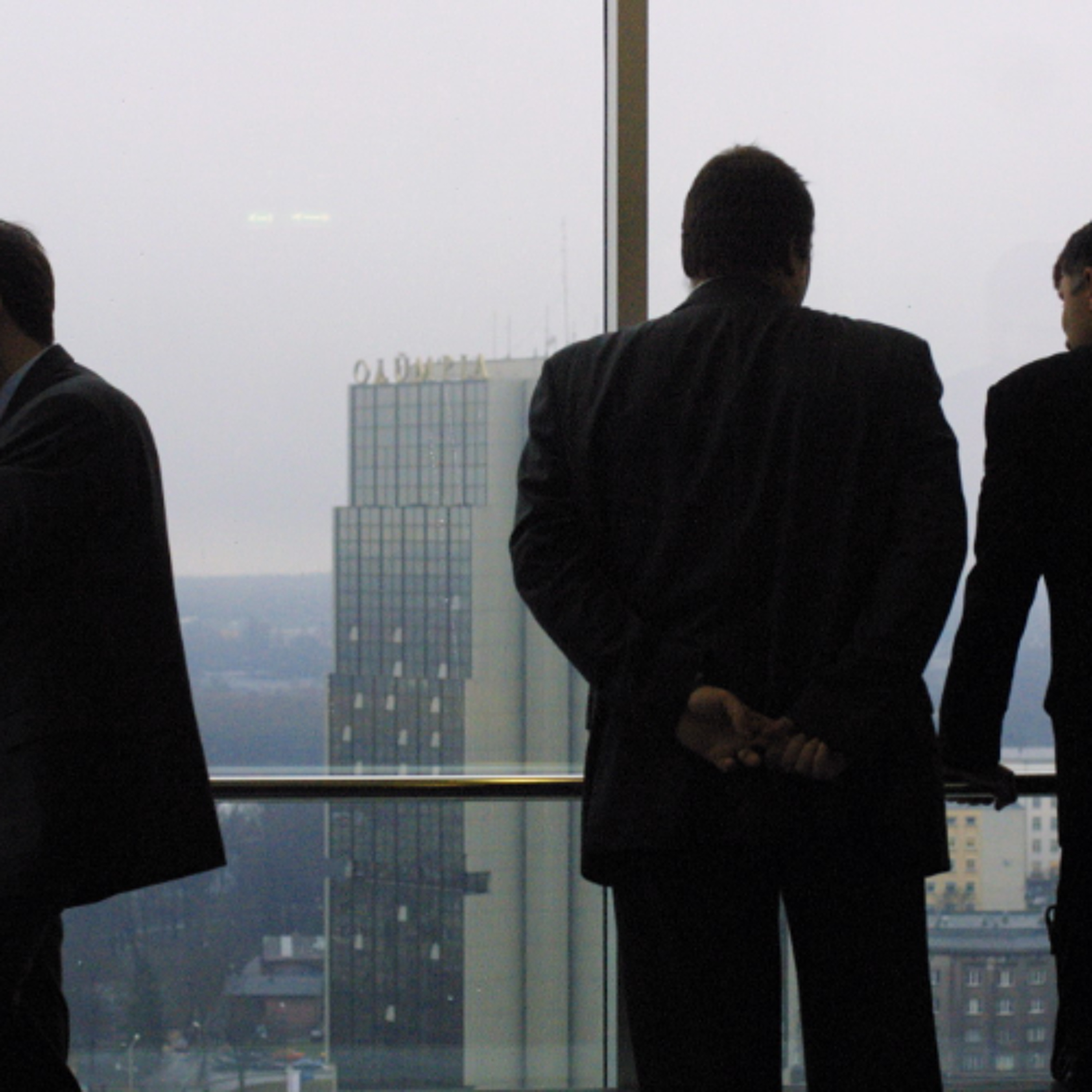 Triniti eetris. Lõppenud aasta äridiilid: 90ndate tegijad hakkavad asju kokku pakkima