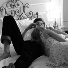 حَبيبي كان هِنا مالي الدُّنيا عليا بالحُب و الهناء .