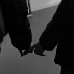 قلبي ترا حساس عنده حبيبه فوق كل الناس🤍.