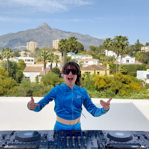 Stream 🎧 DJ GABI – 1 HOUR TECH HOUSE SET | 90s CLASSICS x MODERN