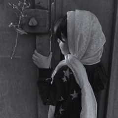 بتلقاني على بابك