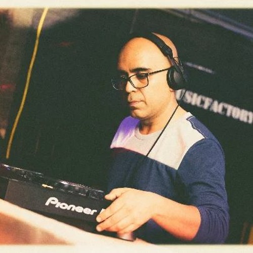Proton Radio // The Purr Showcase #071 Arbey Gonzalez