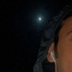 " قمراي وانا الليل ولا لي سماء الا سماك "