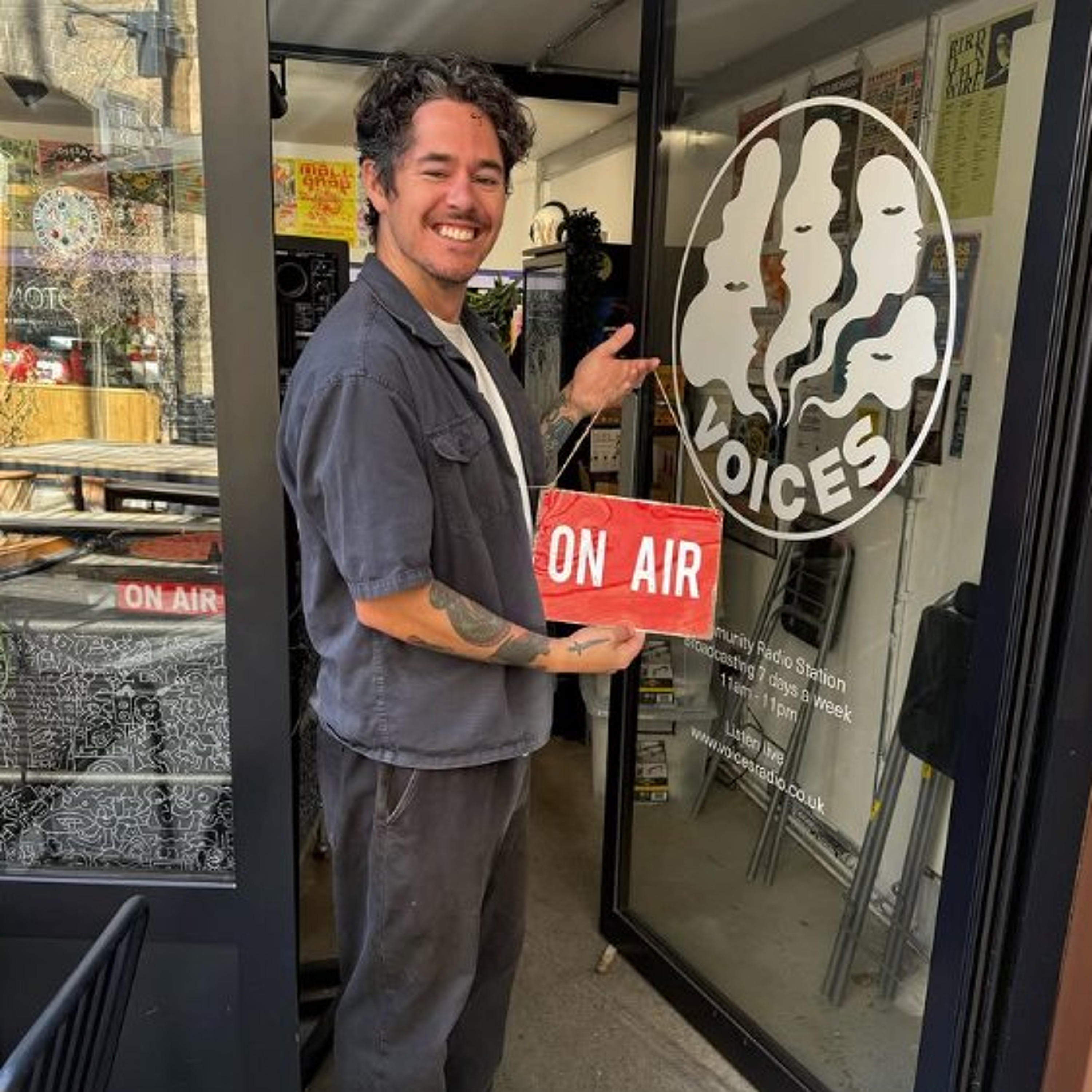 The Voices Breakfast Show w/ Justin Cambray - 21/08/26 [Voices Radio]