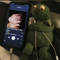 Slow dancing in the dark - Nyx