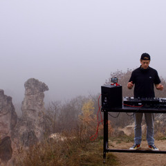 Mixing Tech House & Techno Music With My Camel