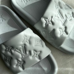 gonna bleach my eyebrows live remix