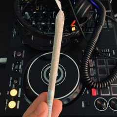 the universum told us to get high and b2b for 3 hours - P-Jean b2b Lo
