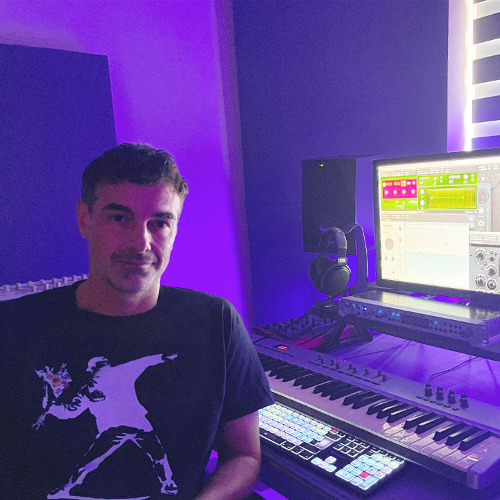 Quivver - She Does - Axel V Breakbeat Remix 2000