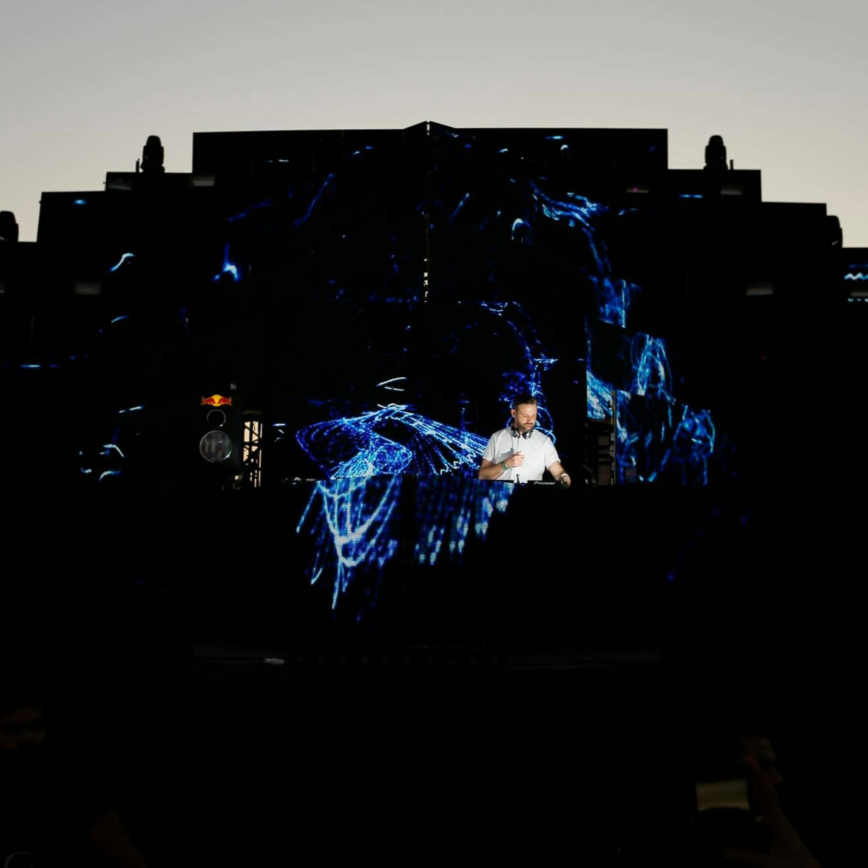 Paul Thomas presents UV Radio