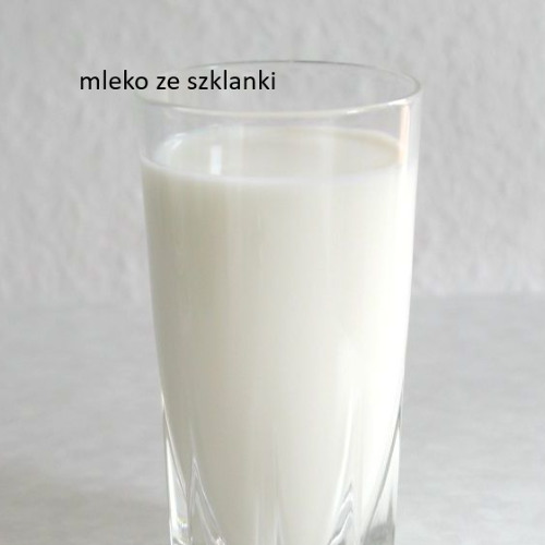 pije_sobie_mleko_ze_szklanki