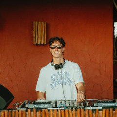 Hunter Demase || Sol Fridays || 28 nov