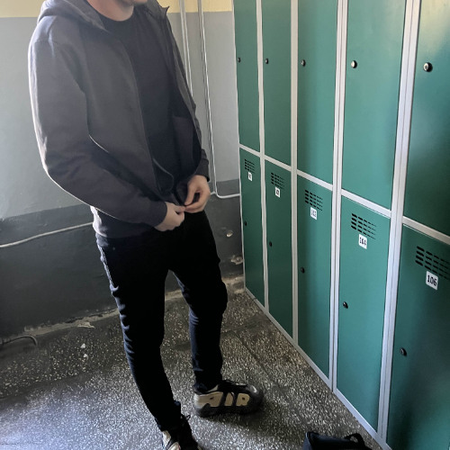 не закончил