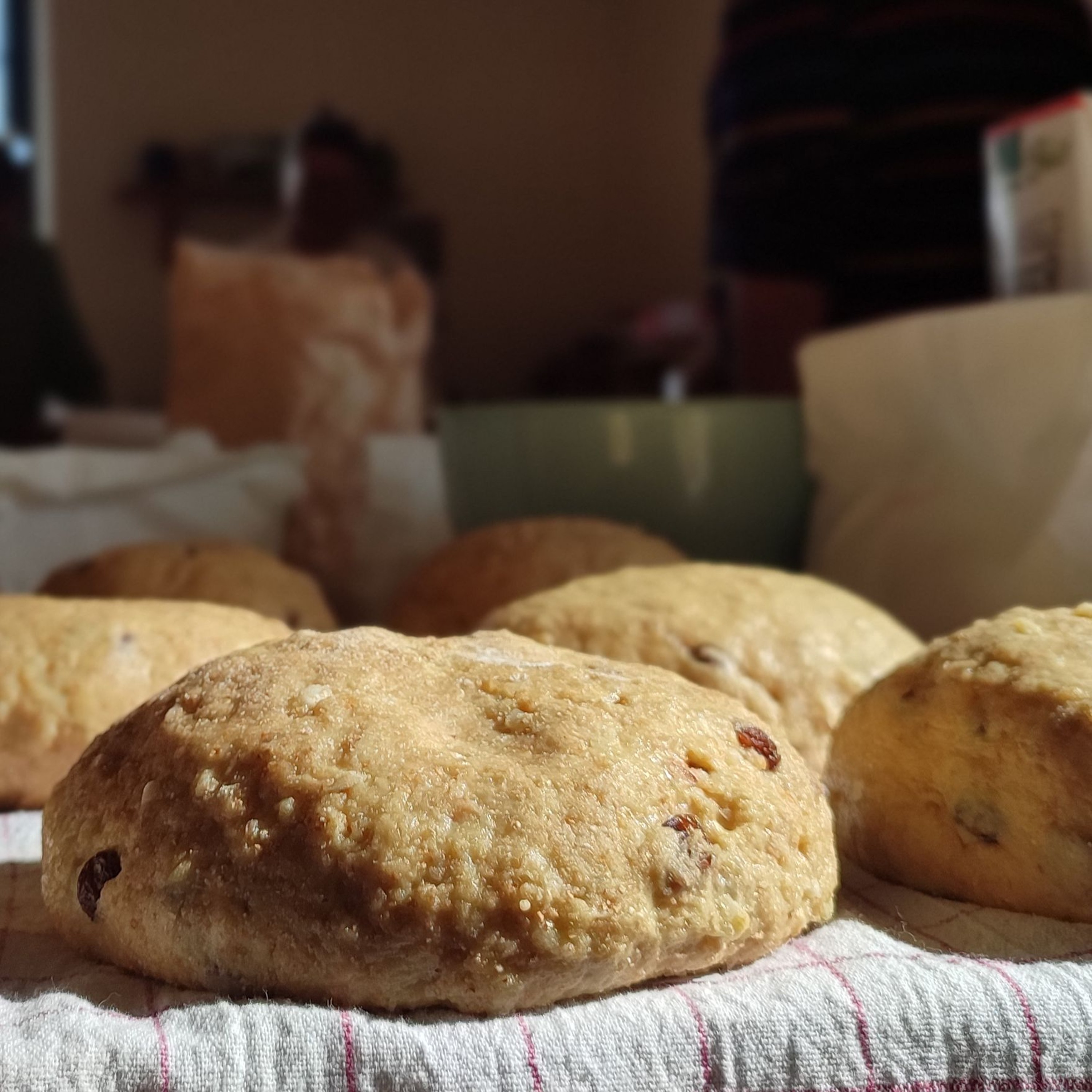 Kirche vor Ort – Regionalbischöfin packt in der Bäckerei mit an