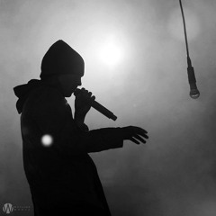 Она так красива