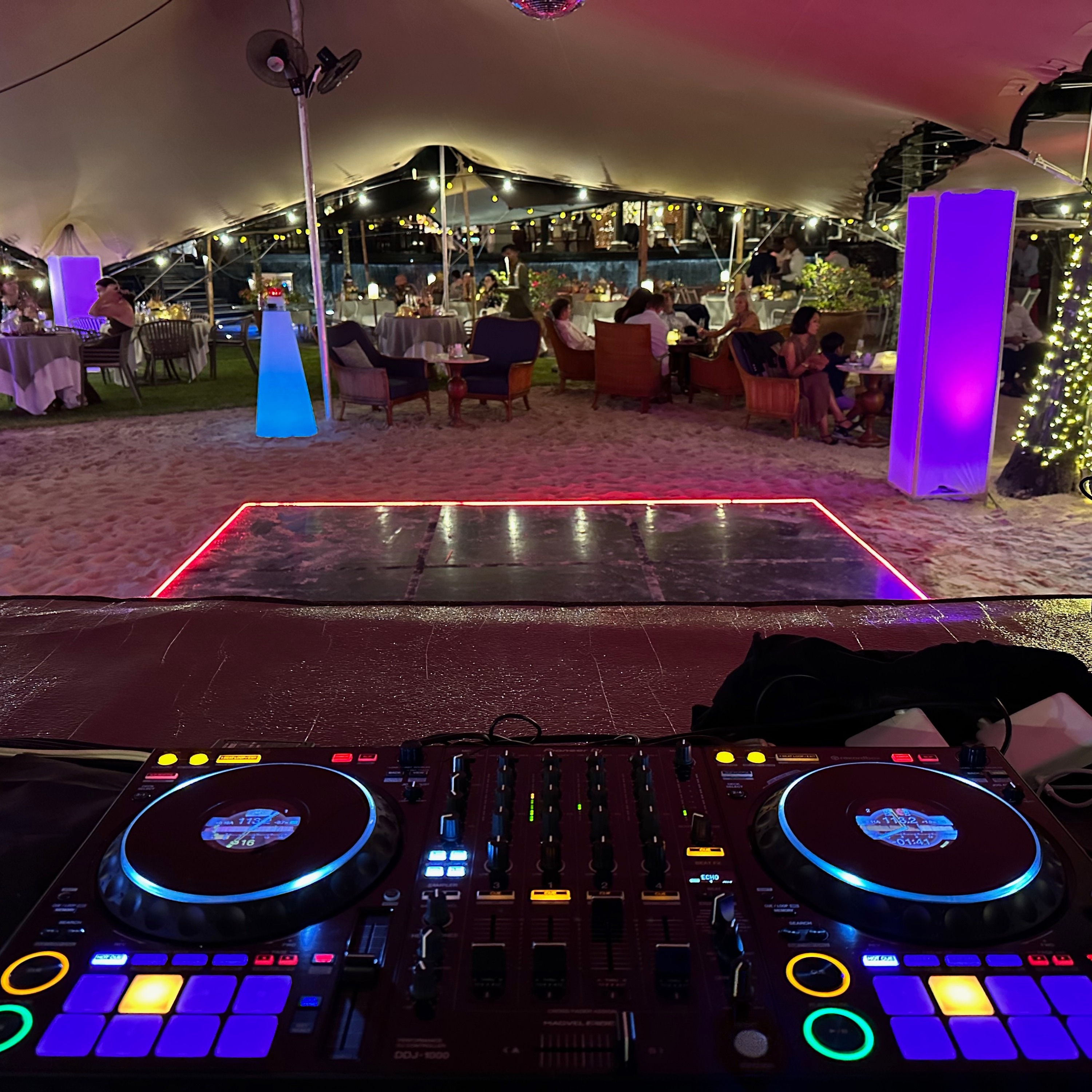 Dancefloor, Warm ups & Cocktails !