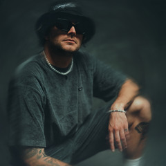 Hollywood (feat. Profet)
