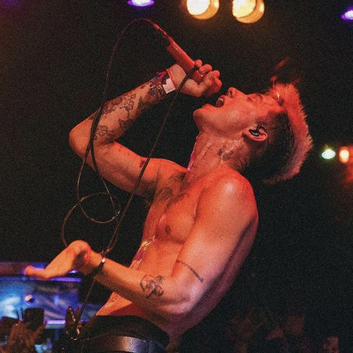 jxdn Perform "Angels & Demons" With Travis Barker