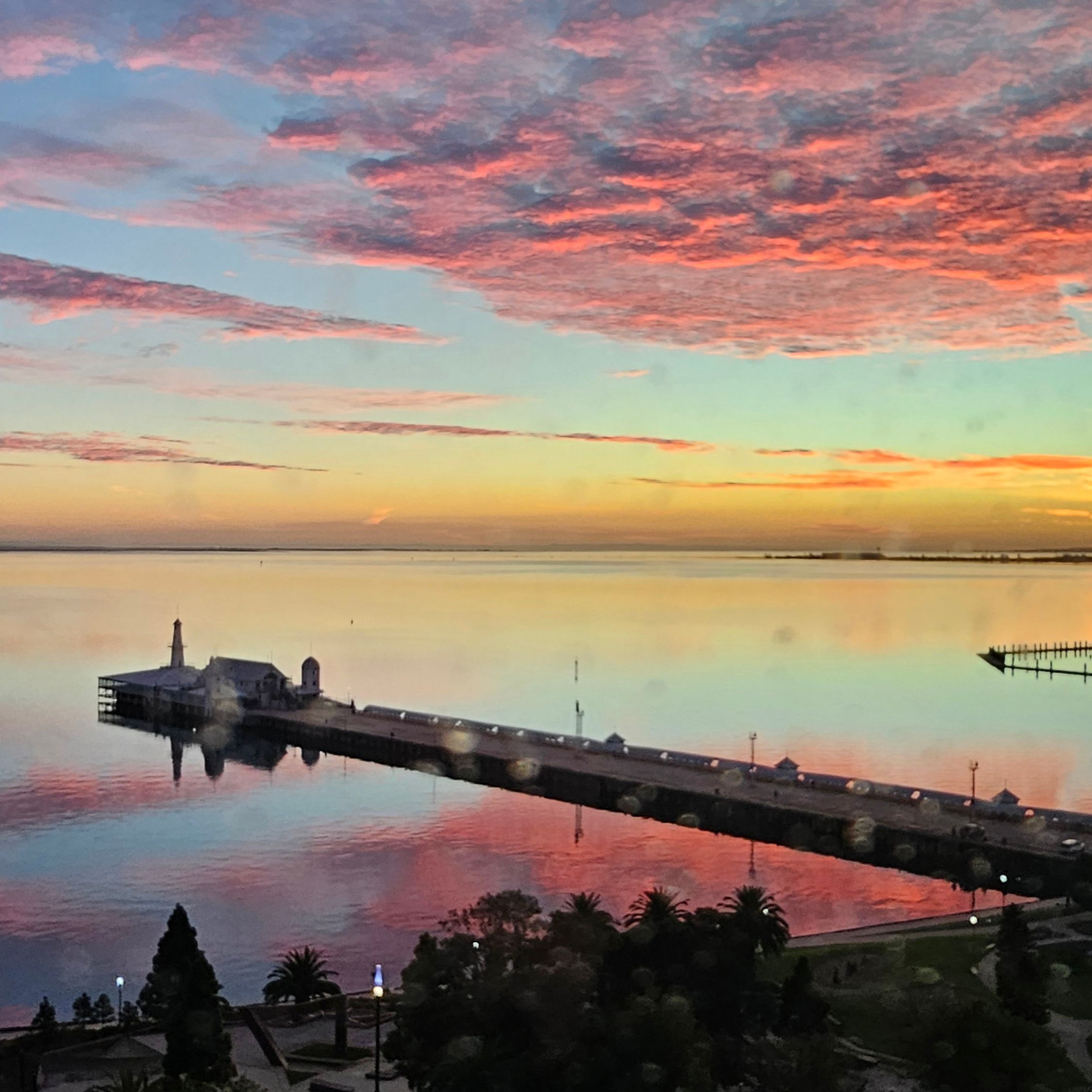 Crowne Plaza Geelong GM John Dickson on New Waterfront Hotel -Graeme Kemlo episode artwork